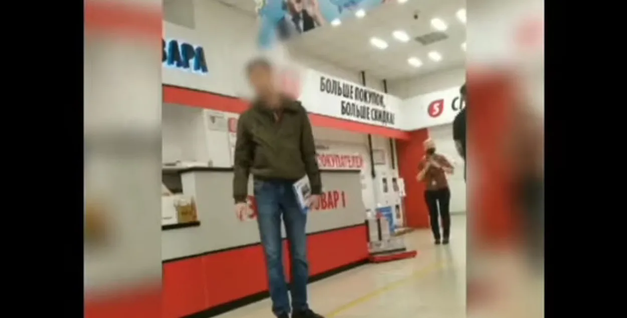 В Слуцке на покупателя без маски вызвали милицию / кадр из видео​