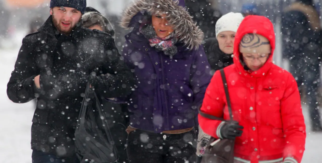 У першы дзень зімы ў Беларусі чакаецца мокры снег, дождж, моцны вецер