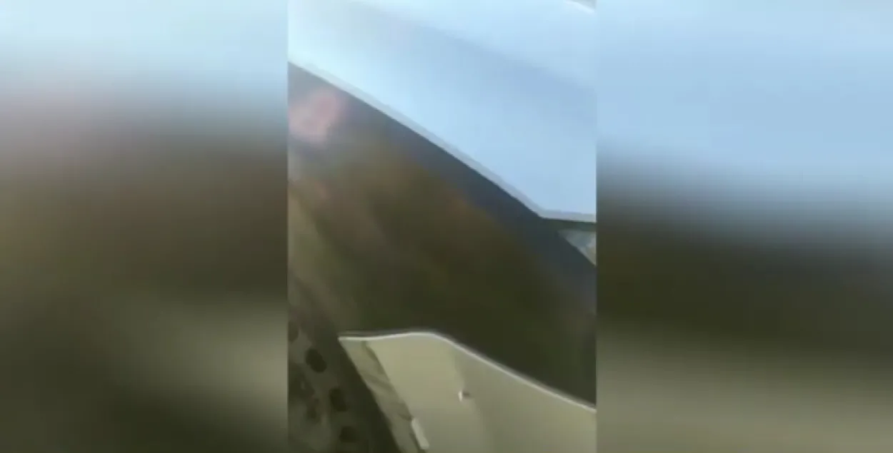 Машина, по которой стреляли милиционеры / Кадр из видео​