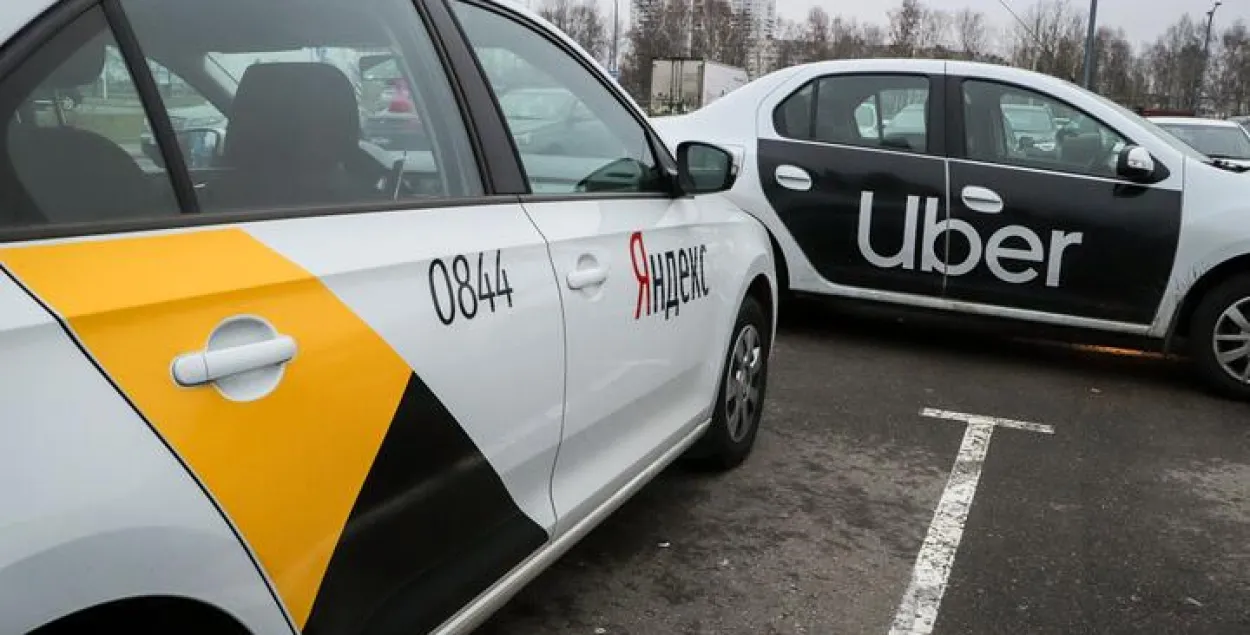 &quot;Яндекс.Такси&quot; и Uber будут платить за свои наклейки на бортах машин / TUT.by​
