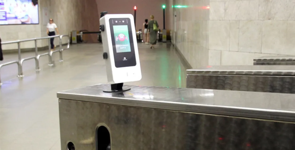 В метро можно оплатить проезд с помощью системы распознавания лиц