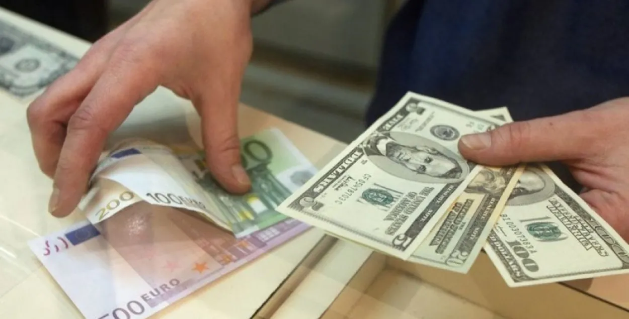 Новы рэкорд: курс долара ў Беларусі 29 снежня вырас на 185 рублёў 