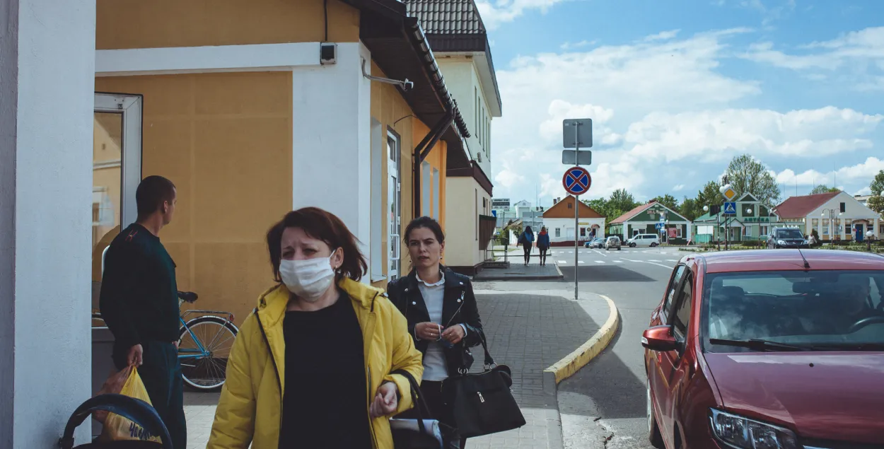 Жители Ивья во время пандемии коронавируса, май 2020 года&nbsp;/ Еврорадио