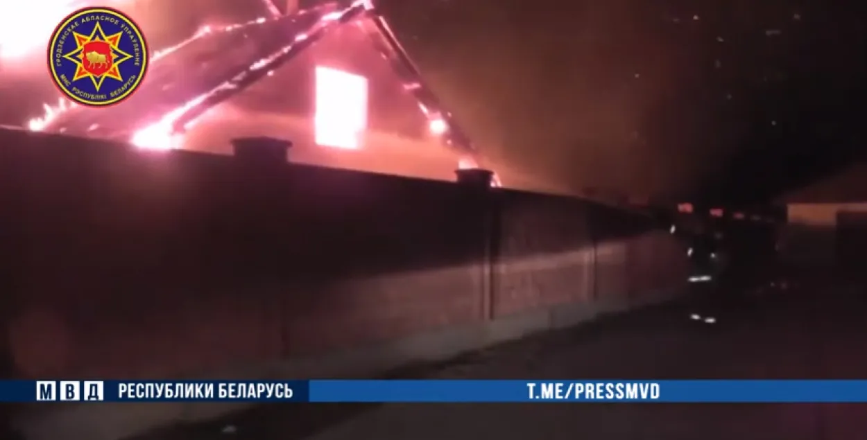 Машину и дом милиционера сожгли в Волковыске / кадр из видео​
