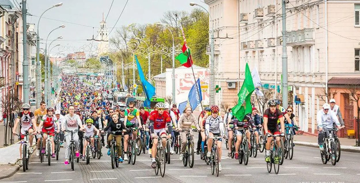 На велопробеге в Гомеле запретили обгонять колонну "представителей властей"