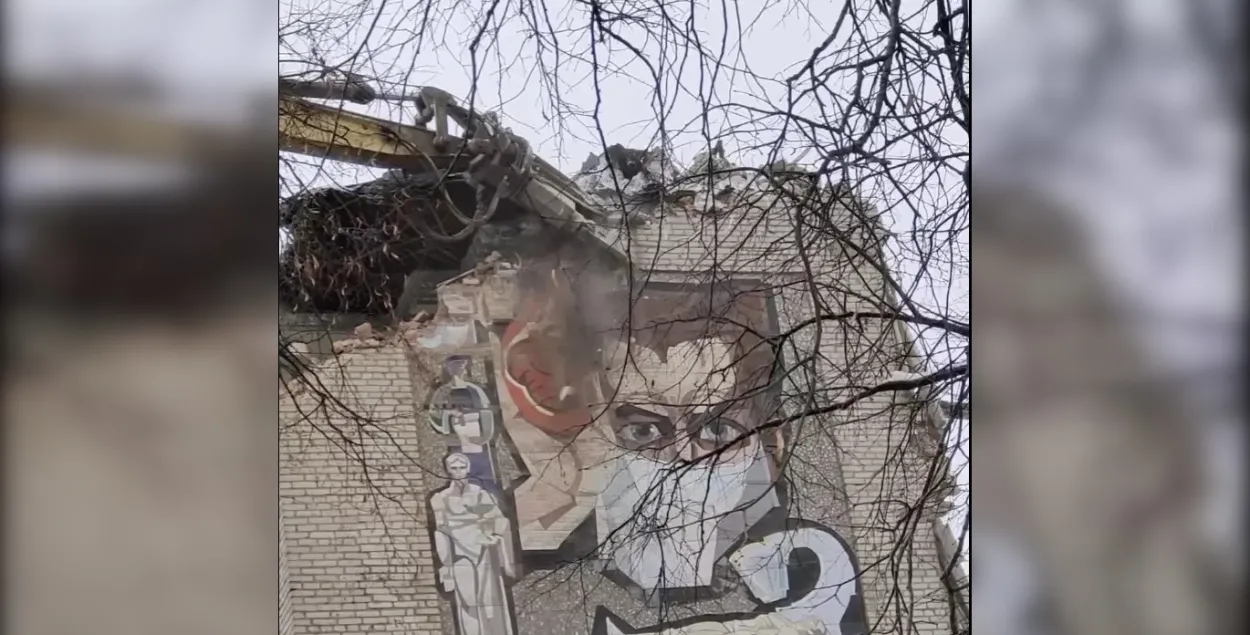 Снос здания с мозаикой в Бобруйске