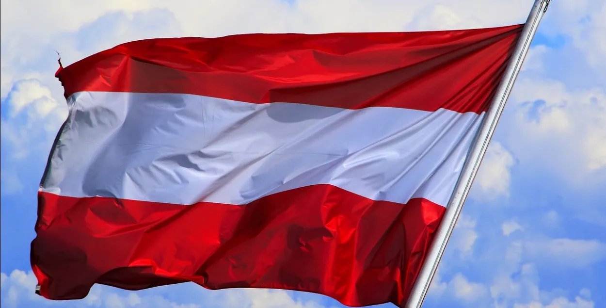 Австрийский флаг, иллюстративное фото
