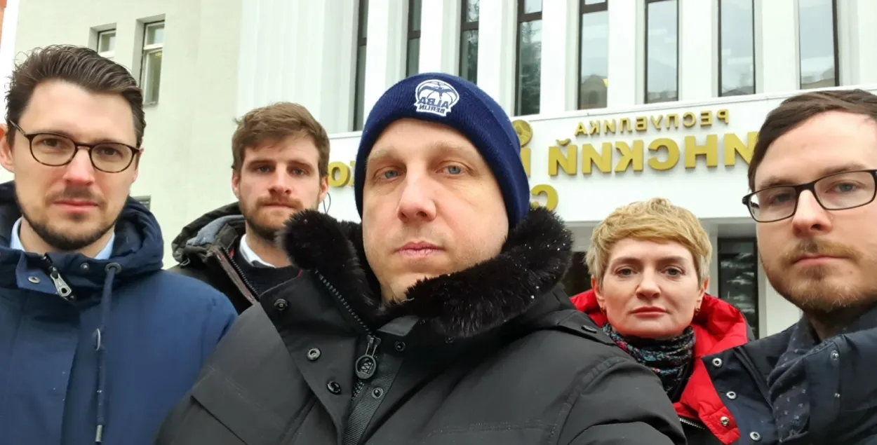 Дипломаты пришли поддержать политзаключенного Владислава Белодеда

