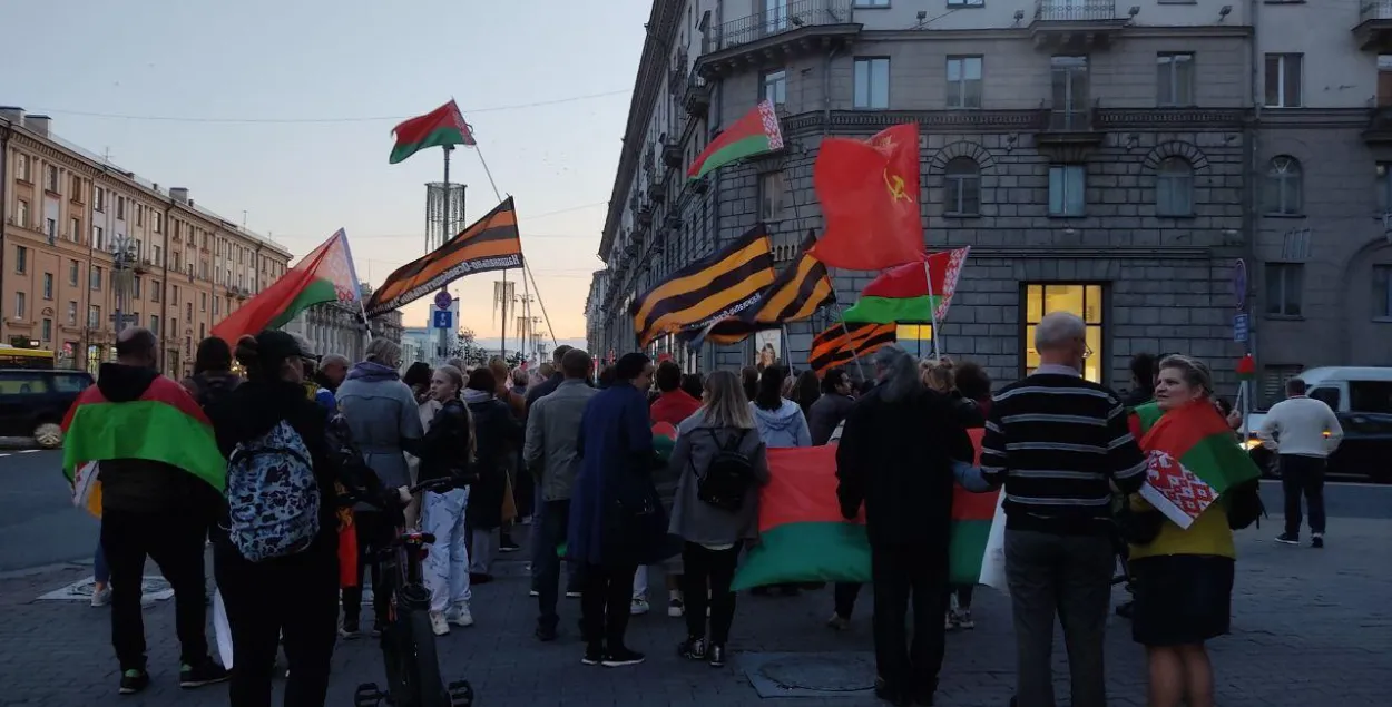 Война и русские: кто ходит на провластные митинги в Беларуси