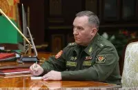 Министр обороны записывает слова Александра Лукашенко / БЕЛТА