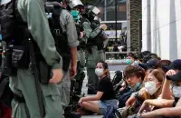 Задержанные в Гонконге участники очередной акции протеста, 27 мая 2020-го / Reuters​