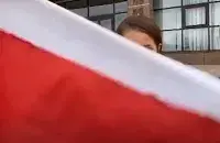 Арина Коршунова и флаг / Скриншот с видео Еврорадио​
