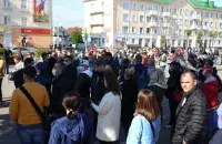 Жители Барановичей пришли поставить подпись за выдвижение Светланы Тихановской / intex-press.by​