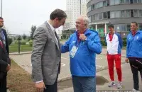 Велько Ковачевич (в центре справа) и Александр Вучич в &quot;Спортивной деревне&quot;&nbsp;/&nbsp;sport.blic.rs