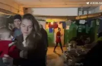 Мирные жители в подземельях &quot;Азовстали&quot; / скриншот из видео