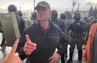 Помощник Александра Лукашенко вышел к протестующим 30 августа 2020 года / Еврорадио