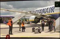 Рейс Ryanair FR4978 из Афин в Вильнюс, севший в Минске / Delfi.lt