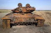Подбитый танк / Reuters