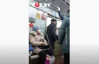 Конфликт в метро / кадр из видео​