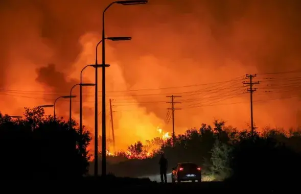 Пажар у Грэцыі ў раёне базы ВПС / Reuters