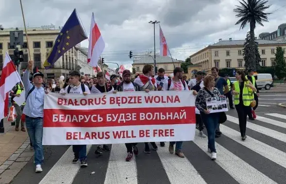 Акция белорусов в Варшаве / Еврорадио
