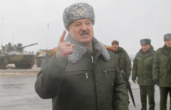 Aliaksandr Lukashenka during military exercises / AP
