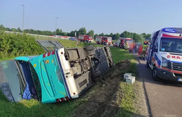 Белорусский автобус попал в аварию в Польше / twitter.com/PBialska
