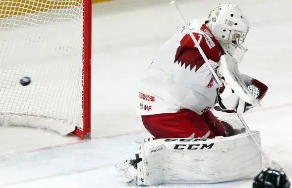 A Belarus goalie letting a puck in. Photo: Reuters