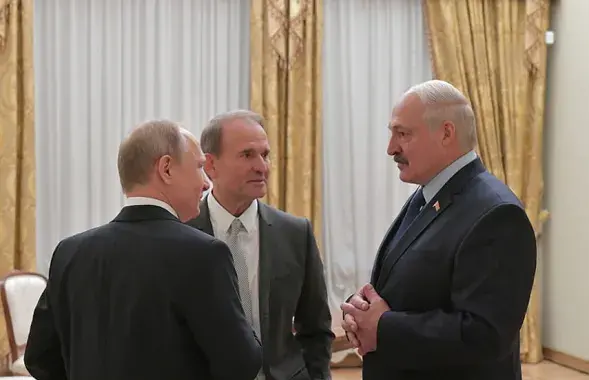 Уладзімір Пуцін, Аляксандр Лукашэнка і Віктар Медзведчук на сустрэчы ў Санкт-Пецярбургу