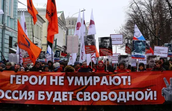 Московская полиция огородила мемориал на месте убийства Бориса Немцова 