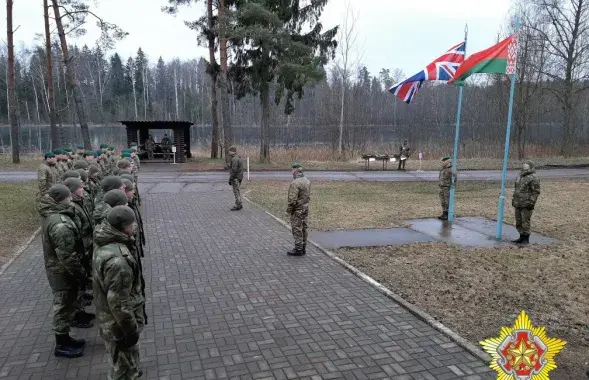Belarusian and UK Armed Forces troops line up before Excercise Winter&nbsp;Partisan in Belarus&nbsp;/ @modmilby