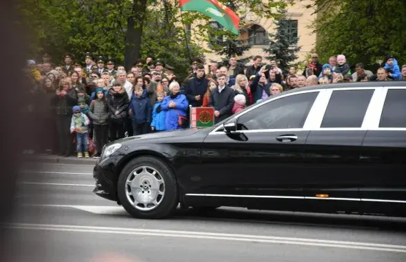 Аўтамабіль Лукашэнкі падчас святкавання Дня перамогі ў Мінску / Еўрарадыё