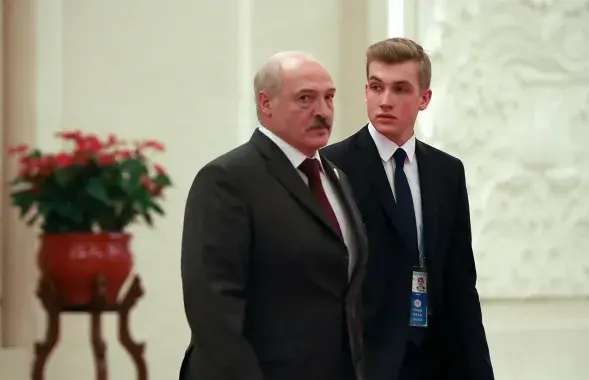 Аляксандр і Мікалай Лукашэнкі ў КНР у 2019-м / Reuters
