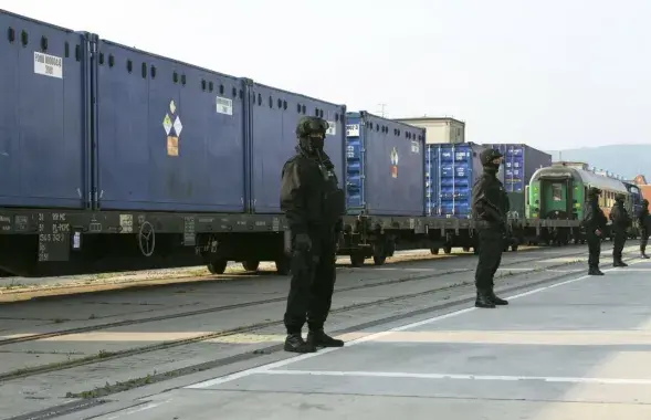 Поезд с ураном и его охрана. Иллюстративное фото