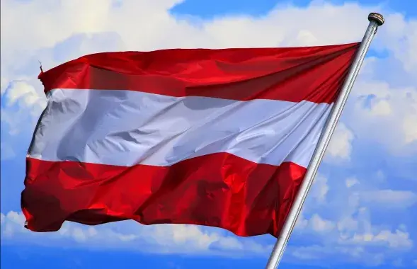 Австрийский флаг, иллюстративное фото
