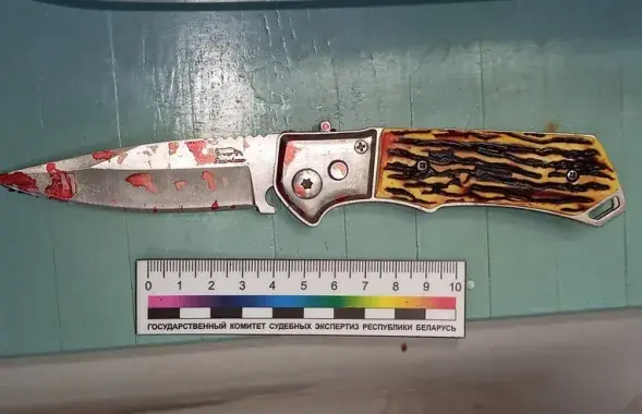 Нож, который обнаружили на месте преступления
