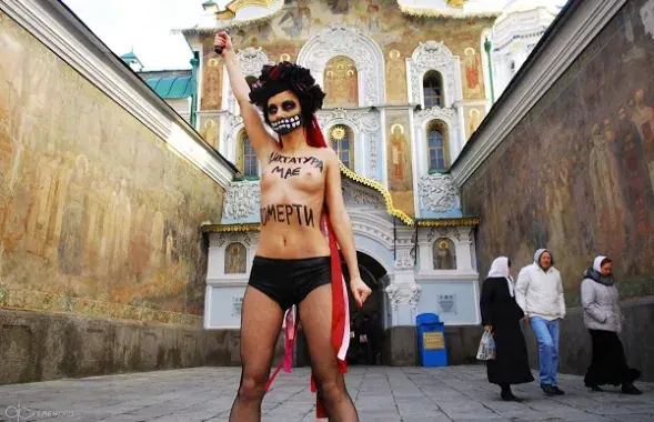 На Femen пачалі крымінальную справу за напад на Пуціна