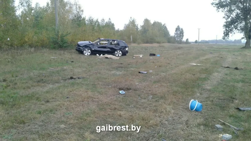 У Столінскім раёне перакулілася BMW X5 з 6 пасажырамі, загінуў кіроўца