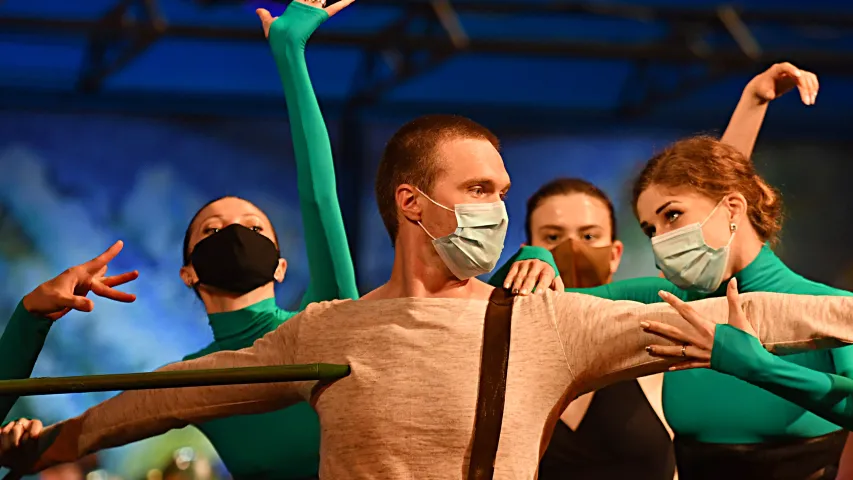 Закулисье Большого: в разгар COVID-19 труппа репетирует балет "Пер Гюнт"