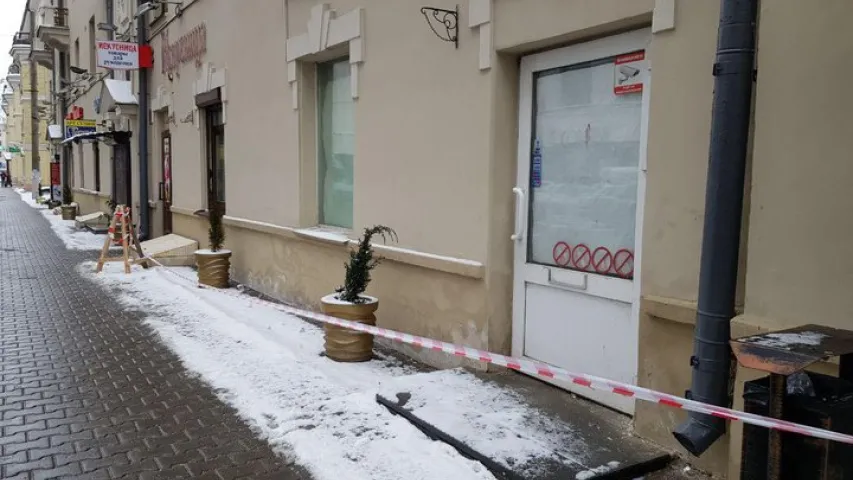 У Мінску падчас ачысткі дахаў ад снегу на дзяўчыну скінулі цэглу