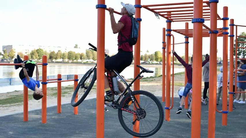 В Лиде открылась инклюзивная велодорожка — первая в Беларуси
