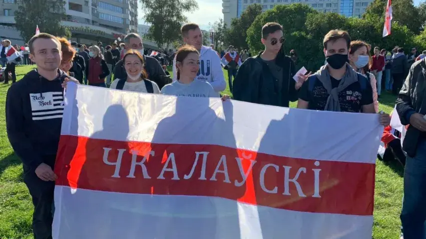Людзі, плакаты, флагі, раёны: хто прыйшоў на Марш Справядлівасці ў Мінску